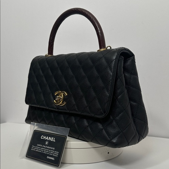 💯Authentic Chanel Black Quilted Shoulder Bag with Gold Accents🍀 - Picture 17 of 17
